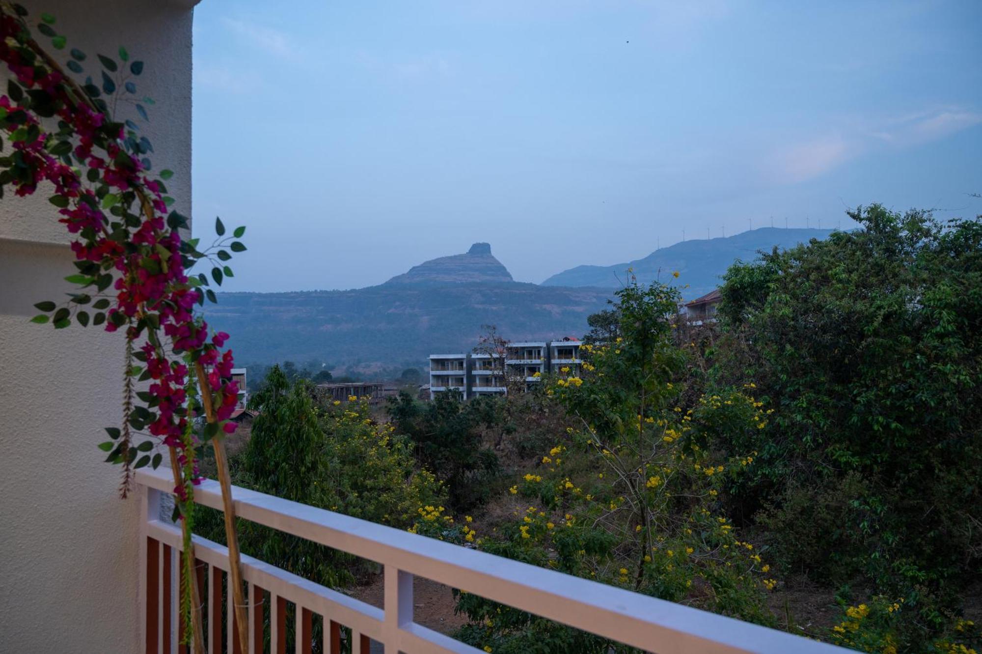 La Mira Casa Karjat Villa Bagian luar foto
