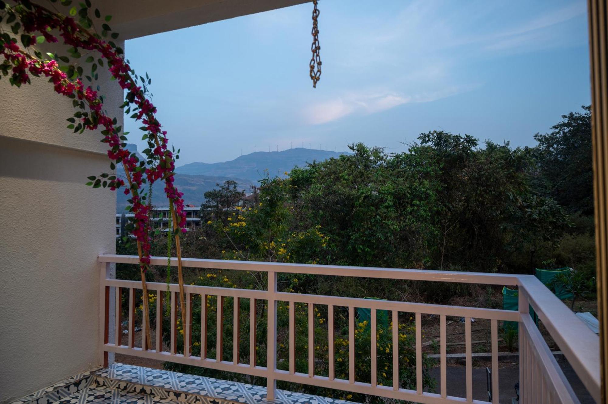 La Mira Casa Karjat Villa Bagian luar foto