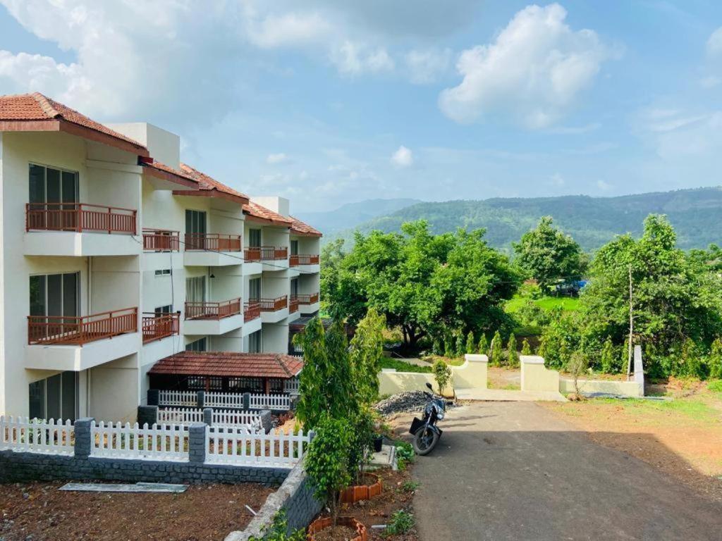La Mira Casa Karjat Villa Bagian luar foto